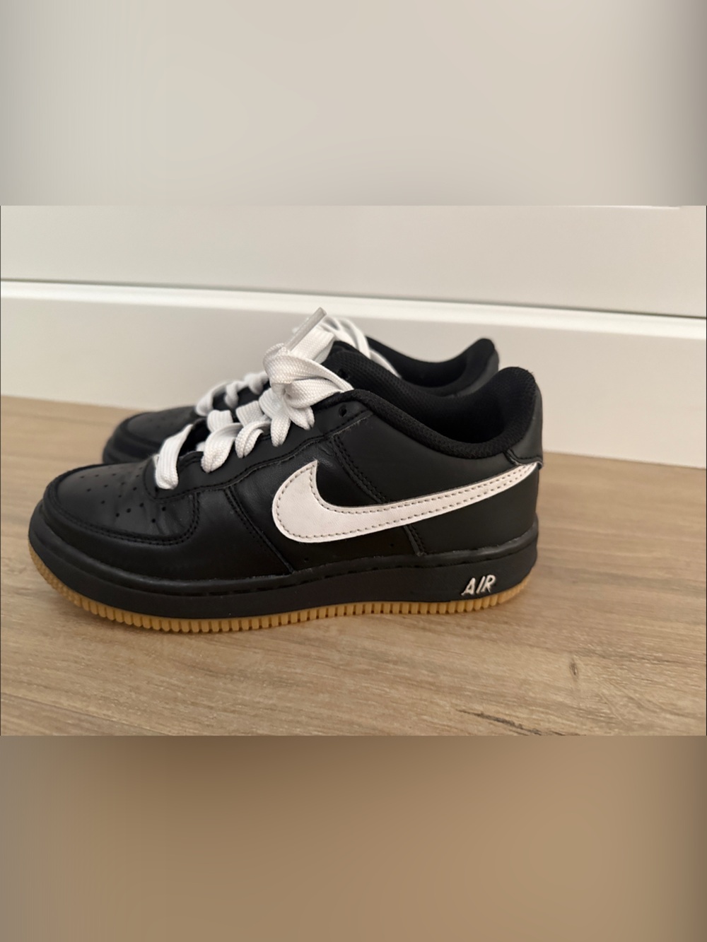 Nike Air Force1 Kids Black Leather Low-Top Sneakers with White Swoosh - Picture 2 of 6